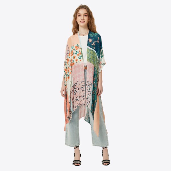 Casual Floral Contrasting Printed Viscose Kimonos