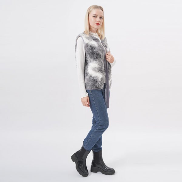 Sleeveless Leopard Fleece Jacket - Image 5